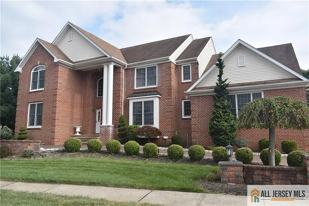 5 bed, 4.0 bath, 4200 sqft, $7,000 — Photo 2