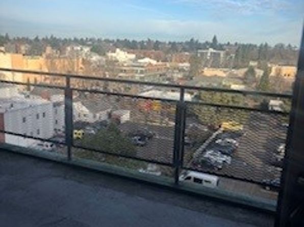 4265 NE Halsey St APT 611