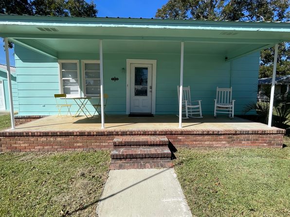 105 NE Railroad Ave