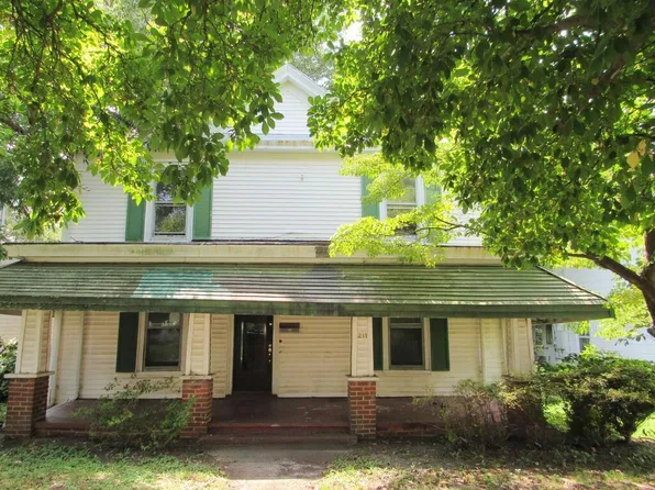 211 W Maryland Ave, Crewe, VA 23930