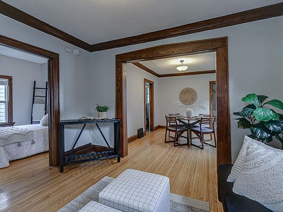 4th image of 2954 Queen Ave N