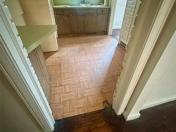 5th image of 19386 Waltham St