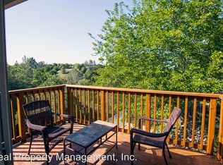 1556 Riviera Dr, Redding, CA 96001