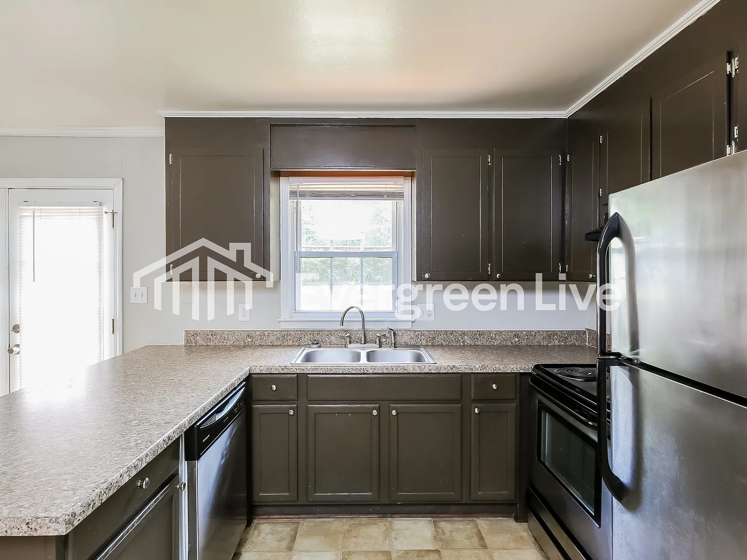 3 bed, 2.0 bath, 1275 sqft, $1,545 — Photo 3