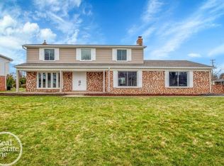 37608 Santa Barbara St, Clinton Township, MI 48036