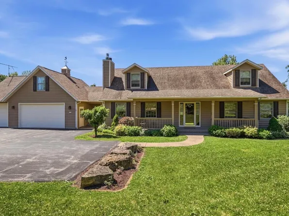 51 Shenandoah Dr, Galena, IL 61036