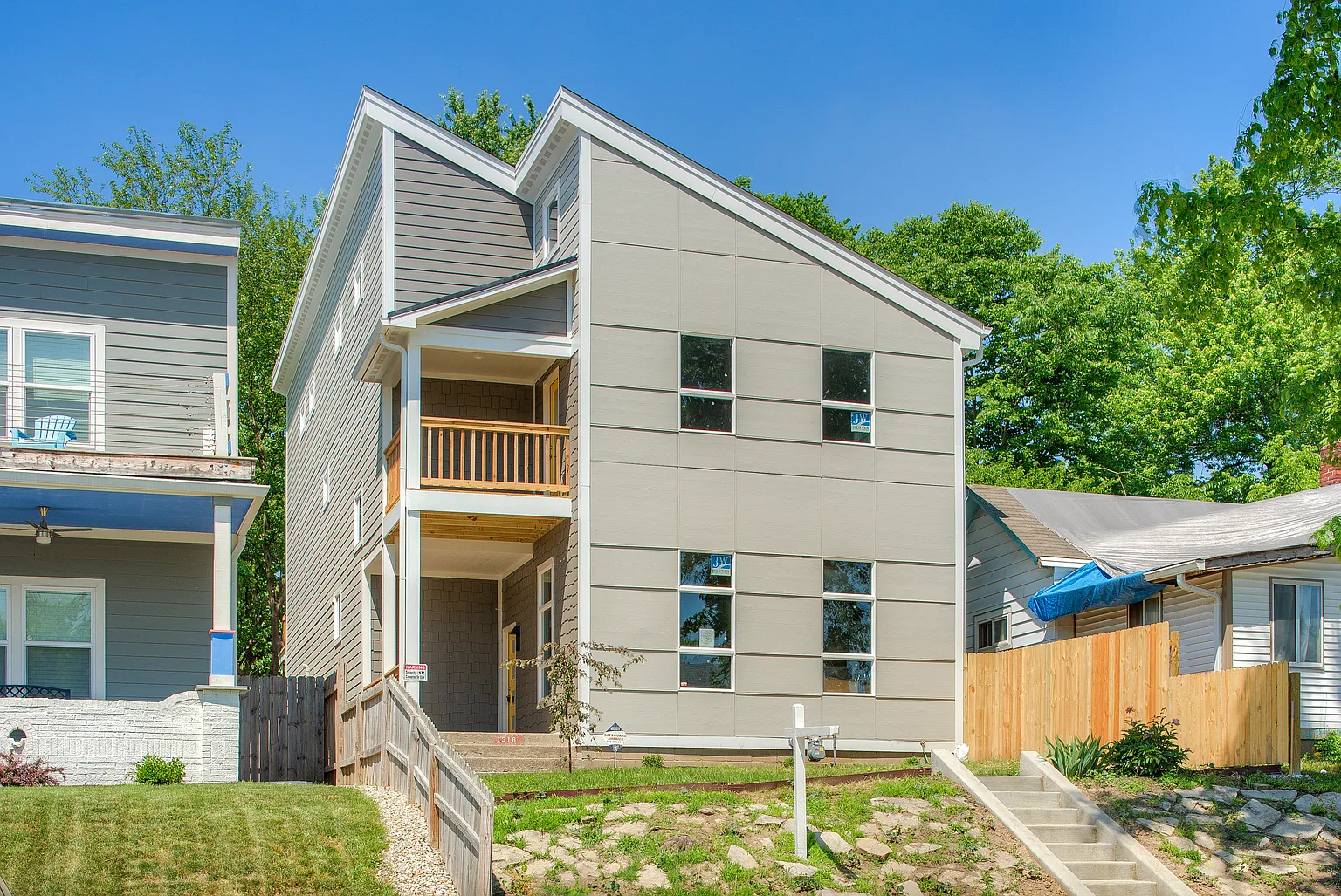 1318 Laurel St photo 1