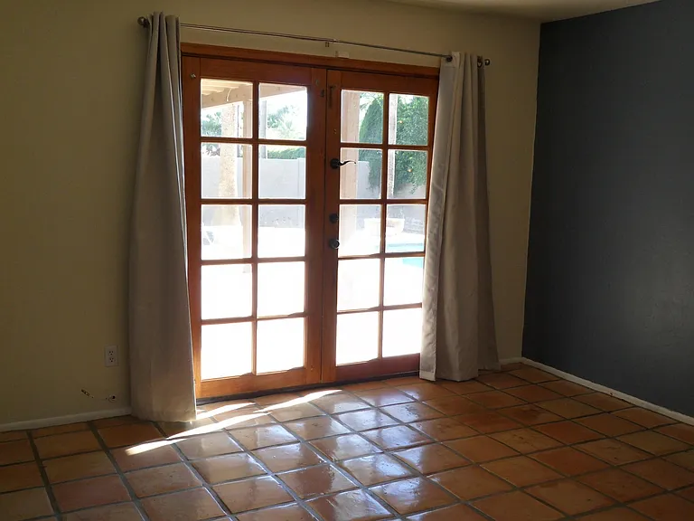 6935 E Hearn Rd — Photo 7