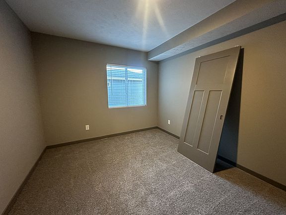 5th image of 2710 Starr St #11