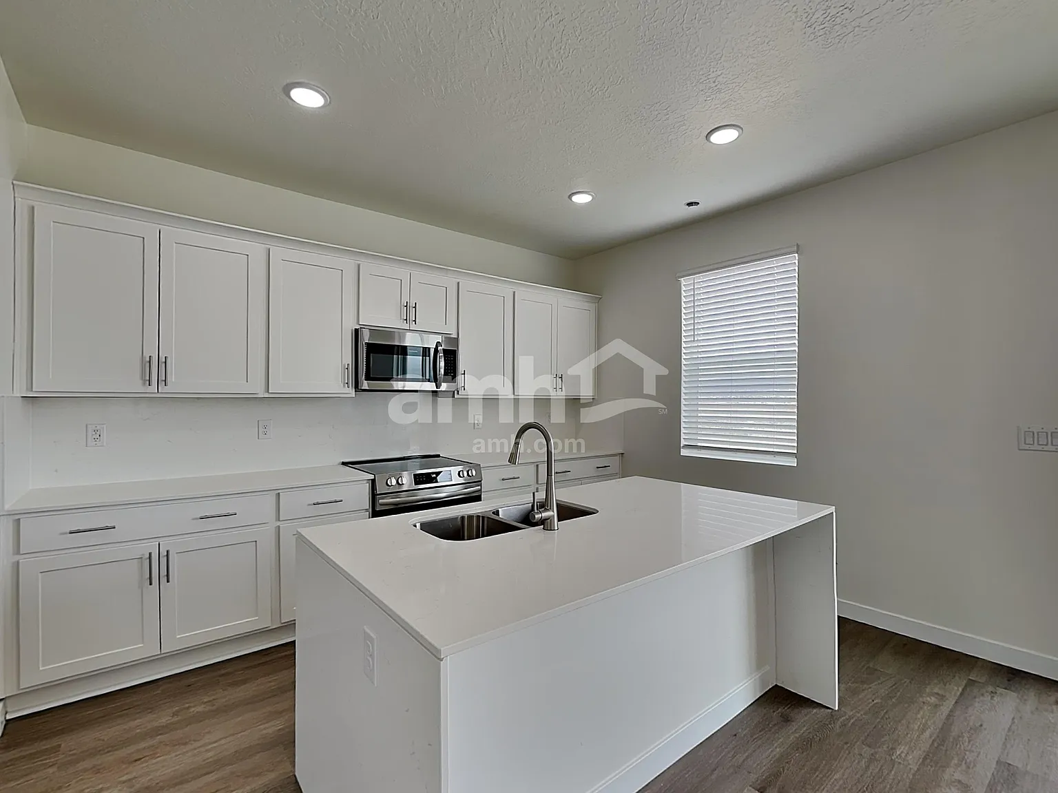 5 bed, 3.5 bath, 2451 sqft, $2,665 — Photo 3