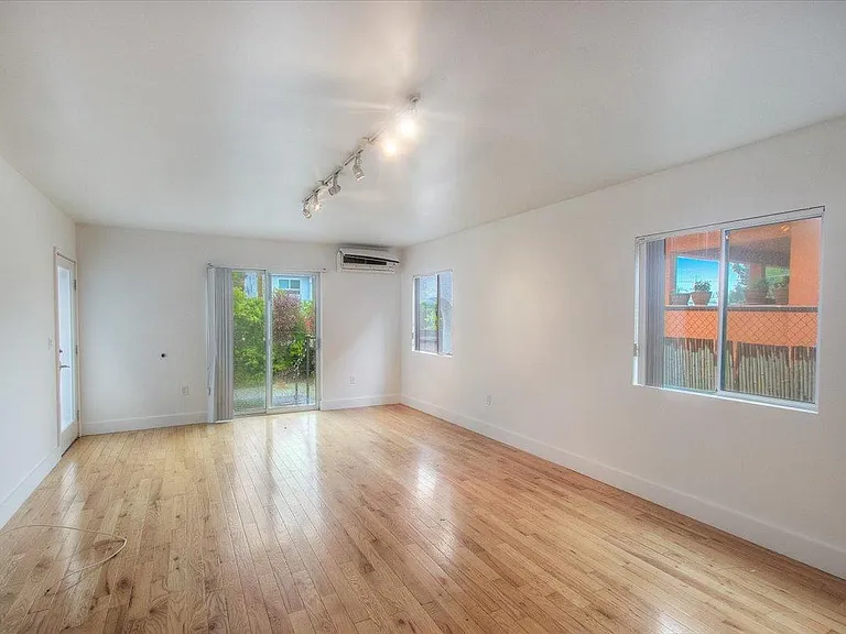 1006 N New Hampshire Ave #1008 — Photo 4