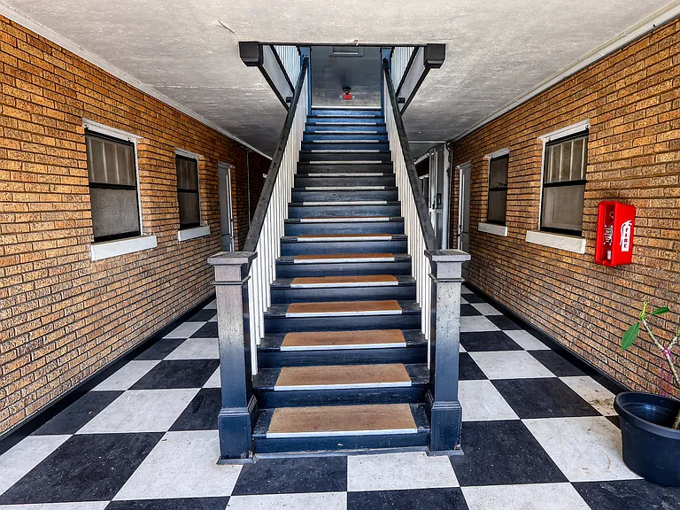 4015 N Seminole Ave #5 — Photo 3