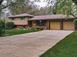 6523 N Fox Chapel Trl, Edwards, IL 61528