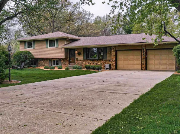 6523 N Fox Chapel Trl, Edwards, IL 61528