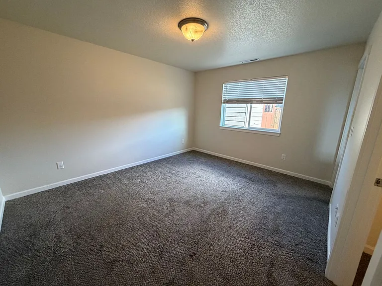 1450 Gooseberry St — Photo 11
