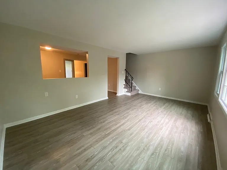 1438 Boxwood Dr — Photo 9