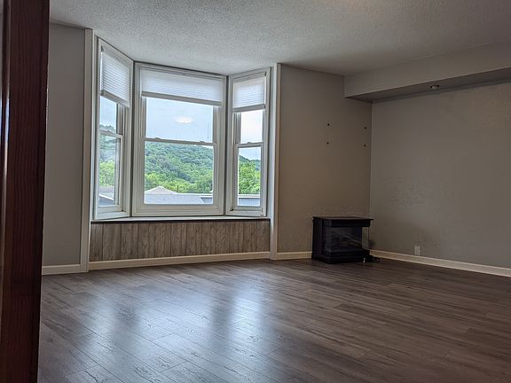 3rd image of 274 1/2 Main St #2