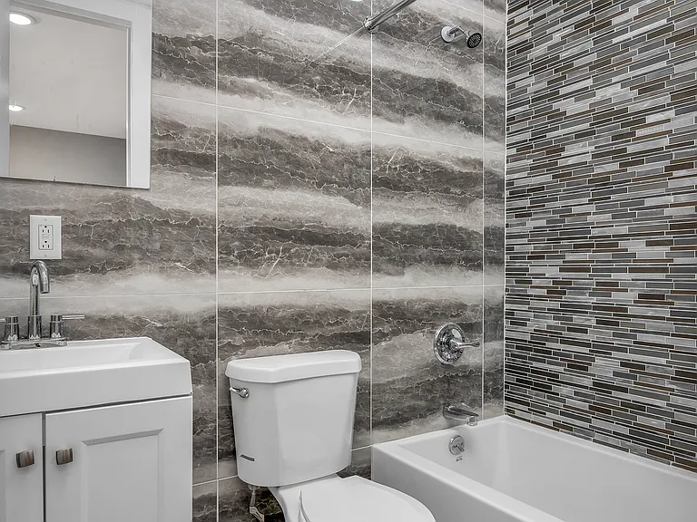 553 E 26th St #2R — Photo 5