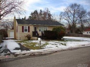 2 Taft St, Rocky Point, NY 11778