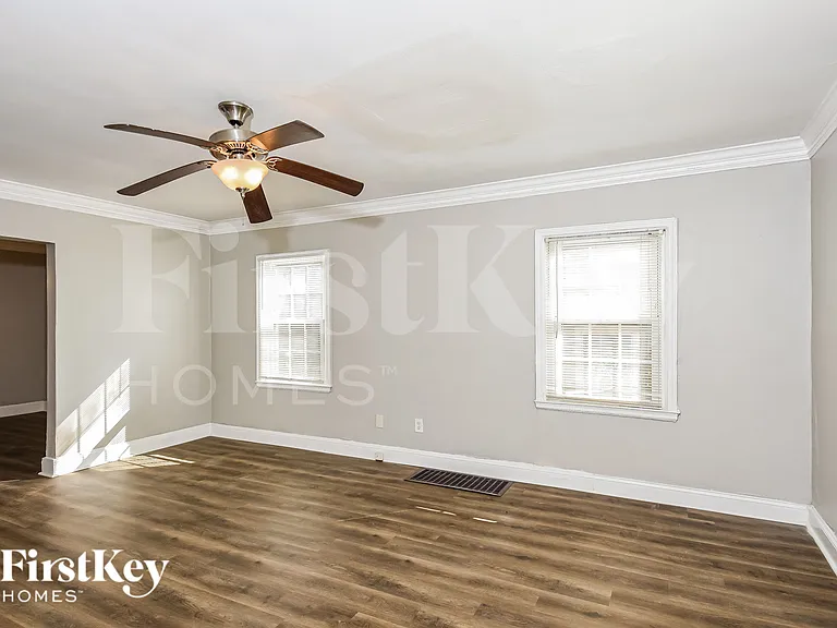 1567 Mayflower Ave SW — Photo 3