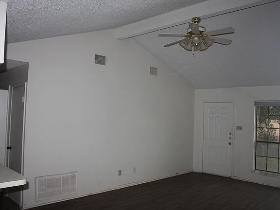 4th image of 800 Lloyd Dr