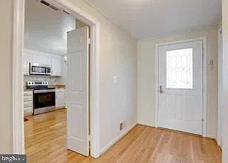 8931 Park Forest Dr — Photo 4
