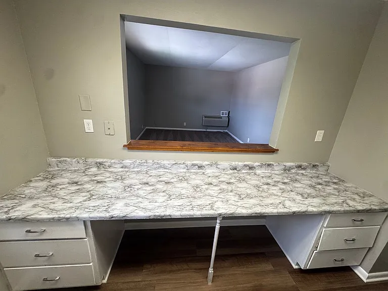 Hikes Point Apartments — Photo 6
