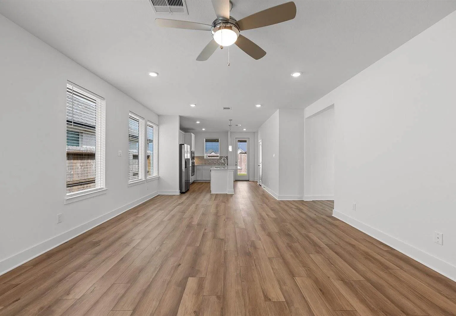 3 bed, 1716 sqft, $1,800 — Photo 3