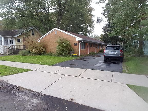 2nd image of 521 W Farnum Ave