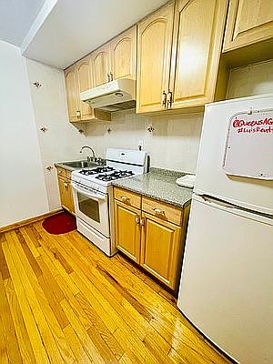 4th image of 65-40 108th St APT 5E