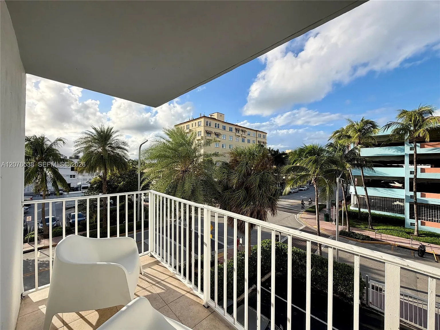Islander Condo Apts — Photo 1