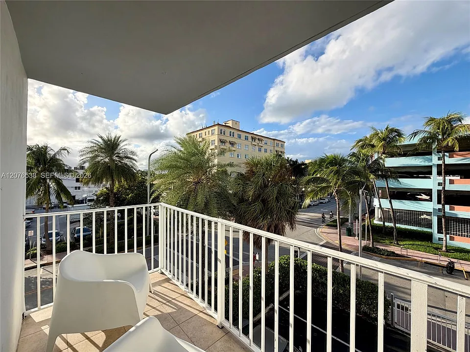 1255 Collins Ave #304