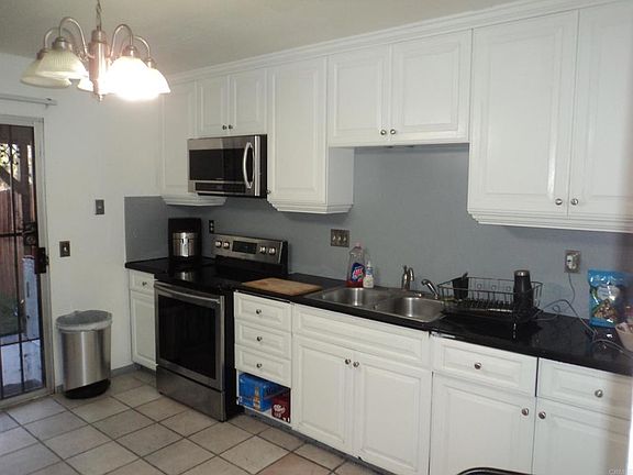 5th image of 2083 Berry St