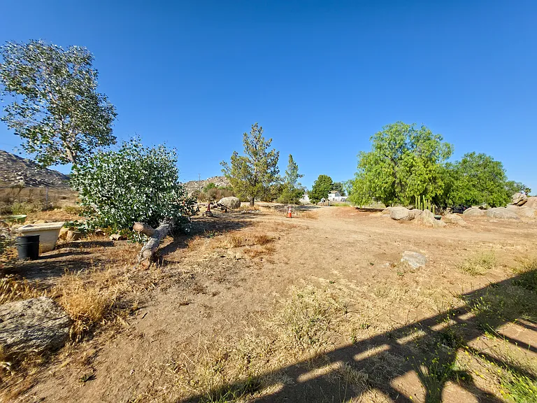 25120 Charina Rd — Photo 37