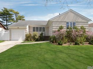 99 Strathmore St, Valley Stream, NY 11581