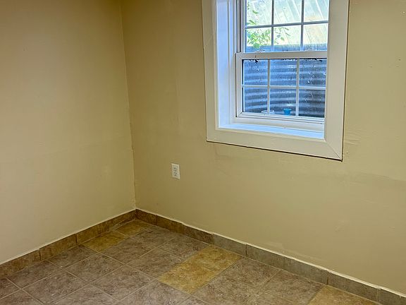3rd image of 200 Summit St