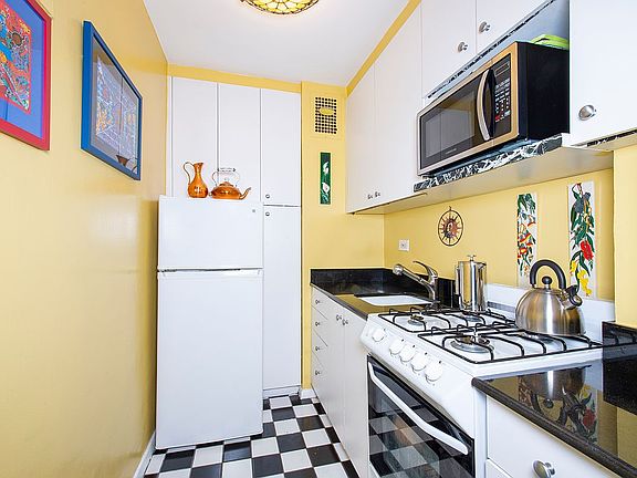 4th image of 301 E 62nd St APT 4F