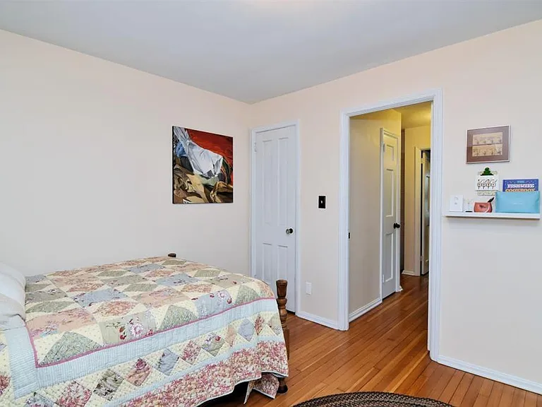 2658 Canterbury Rd — Photo 10