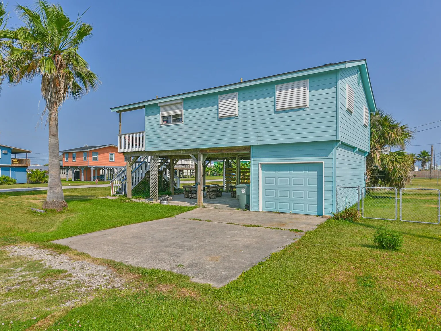 3 bed, 918 sqft, $2,300 — Photo 2