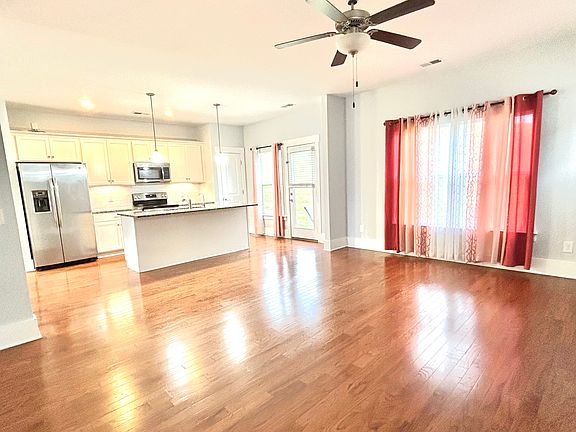 LivingRoom & Kitchen view