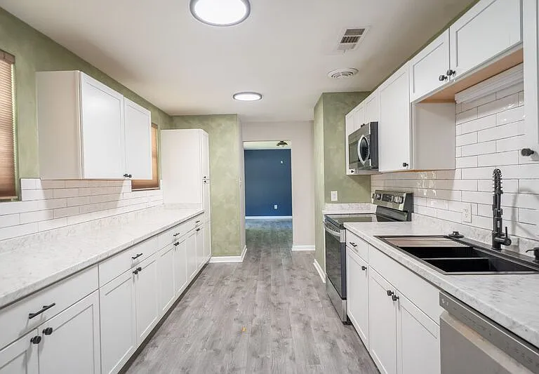 20 Ventura Blvd — Photo 14