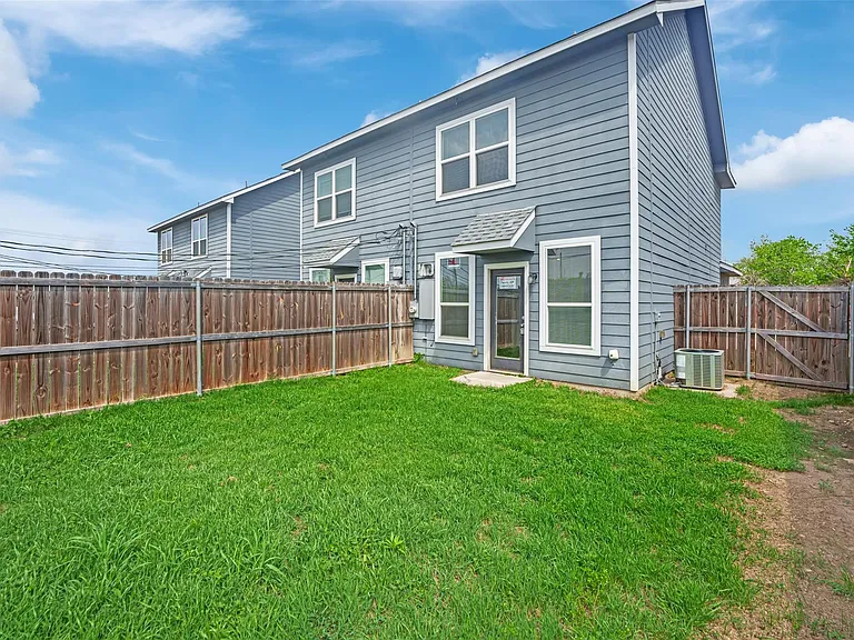 1608 Ash Crescent St — Photo 19