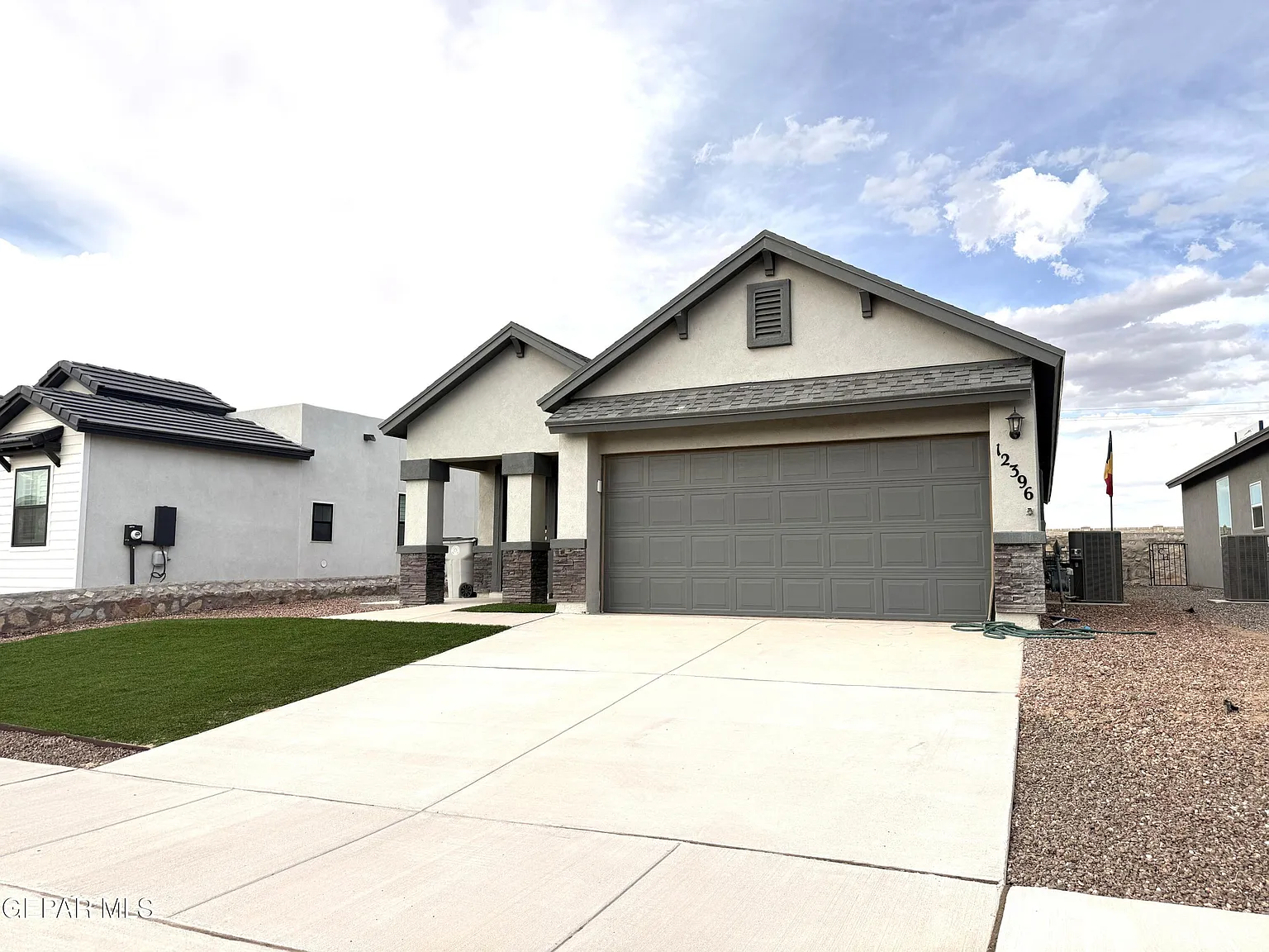4 bed, 3.0 bath, 1794 sqft, $2,300 — Photo 2