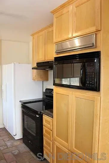 5854 Mott St — Photo 12