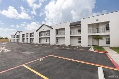 3 bed, 2.0 bath, 18028 sqft, $1,175 — Photo 1