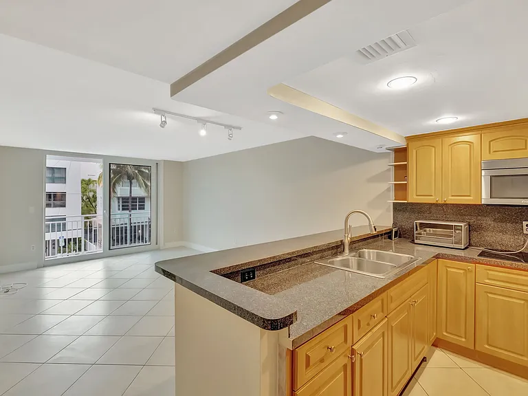 345 Ocean Dr #305 — Photo 6