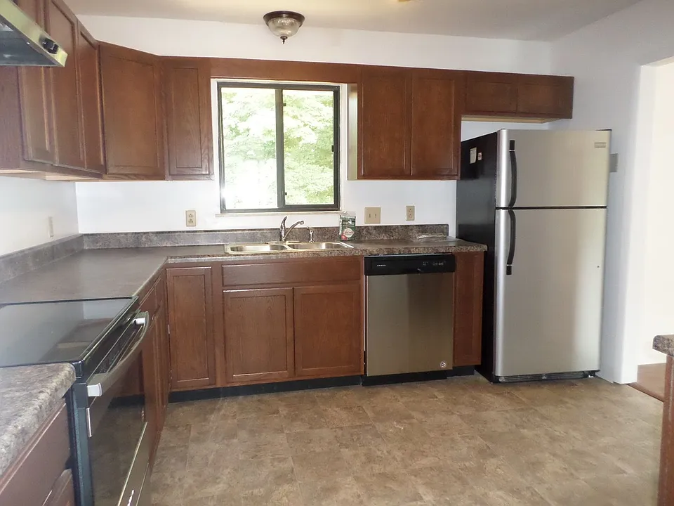 913 Toms Creek Rd