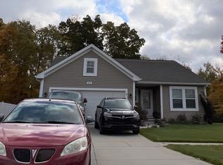 3670 Amber Oaks Dr, Howell, MI 48855