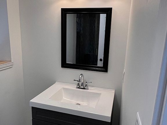 4th image of 1518 W Augusta Blvd #1
