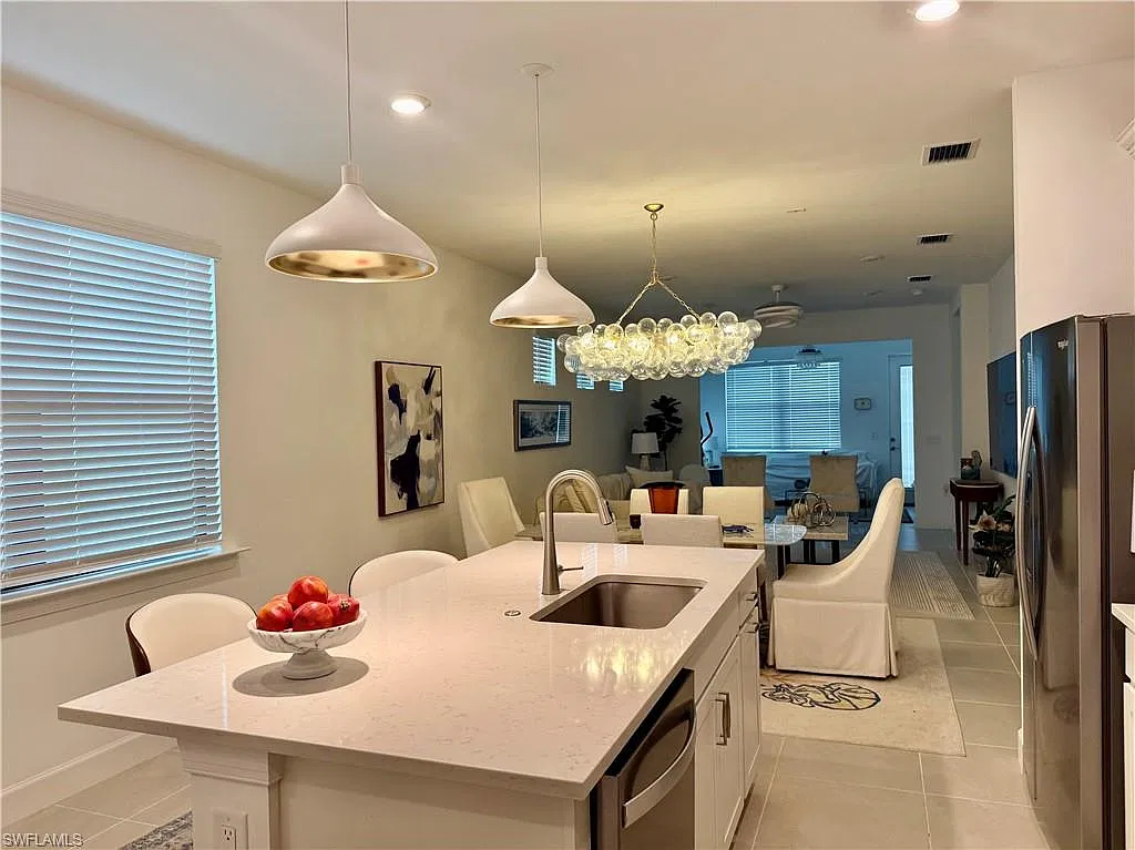 3 bed, 2.0 bath, 1790 sqft, $3,200 — Photo 3